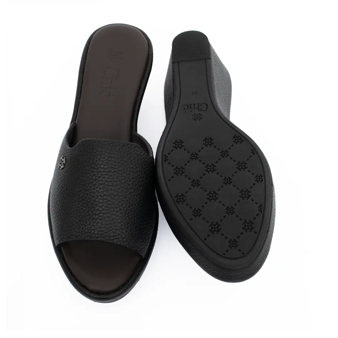 Chic Medium Wedge Slippers in Grain Leather